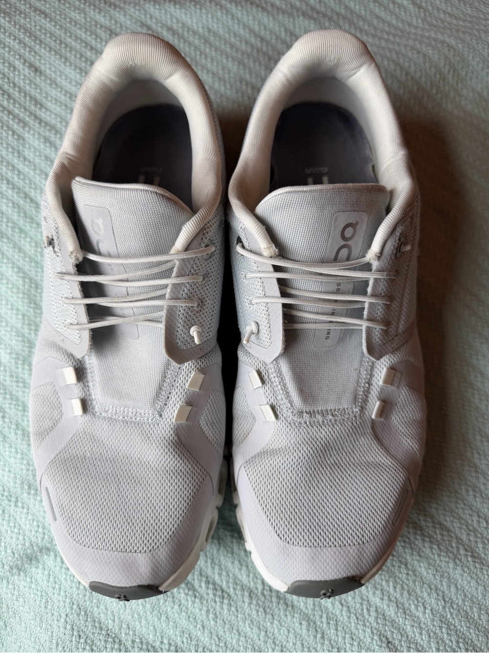 On Running Women’s Cloud Sneakers Sz 9.5 Gently Used